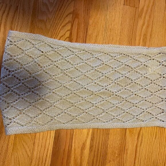 NWOT Hand knitted lace shawl, perfect for bridal or evening use. - Picture 4 of 8